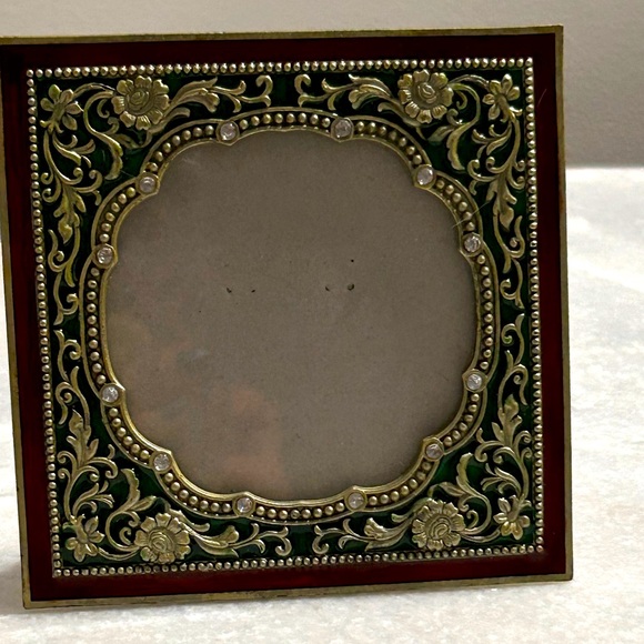Vintage preowned ornate mini frame in metal, resin, glass, and crystals 3x3 pic - Picture 1 of 3